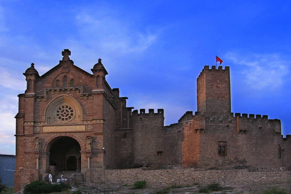 1280px-El_castillo_de_Javier_a_la_caida_de_la_tarde