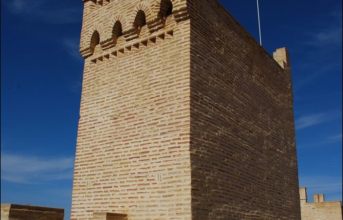 800px-Marcilla_-_Torre_del_homenaje_del_castillo_-_DSC_1050